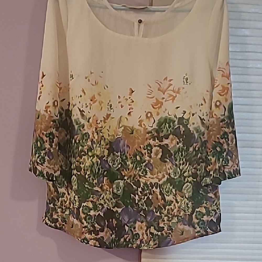 Cream and Green Graphic Boxy Blouse with 3/4 Sleeves